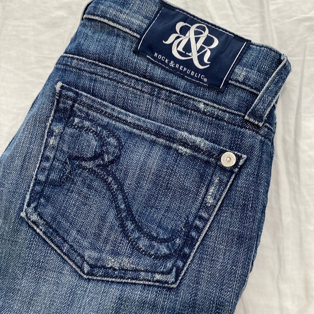 Rock & Republic Blue Jeans with Contrast Stitching and Subtle Fading
